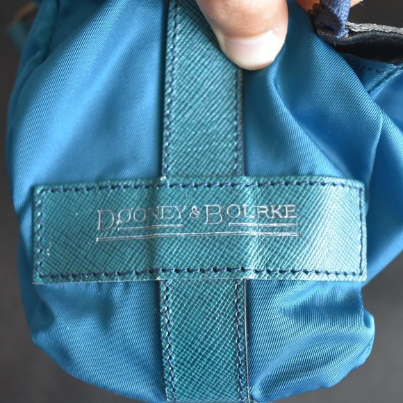 Dooney and Bourke Fashion Purse - Picture 4 of 9